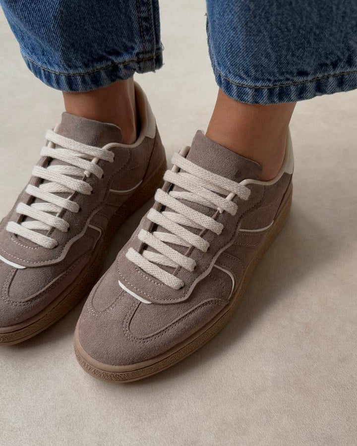 Atlete Casual Retro – Taupe Beige