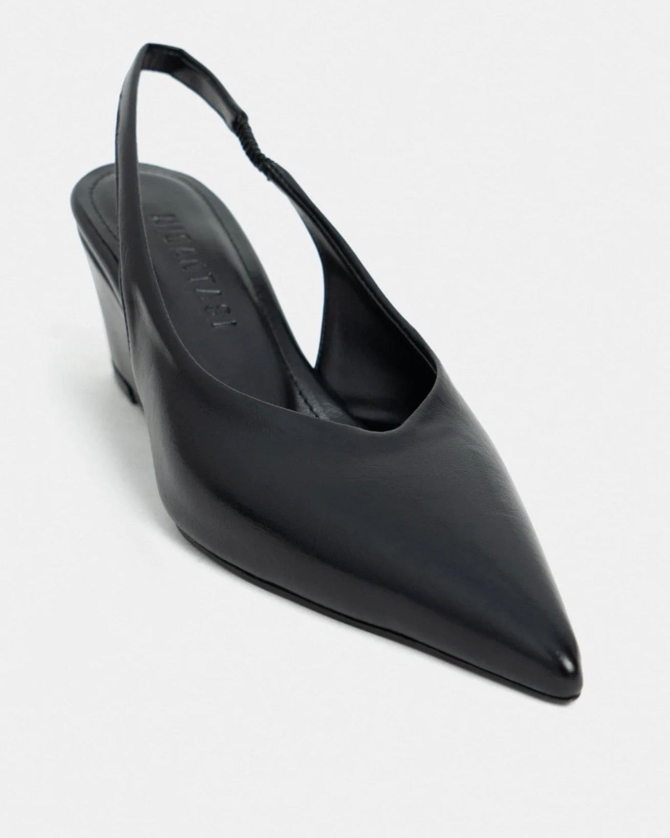 Këpucë Slingback me Takë Wedge – Classic Black