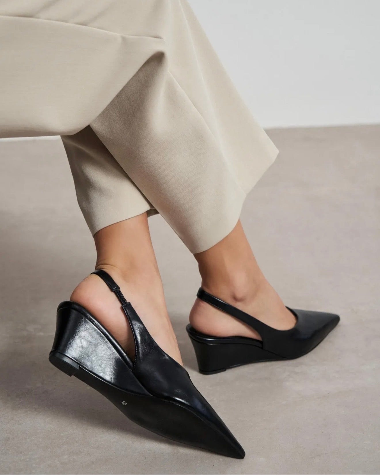 Këpucë Slingback me Takë Wedge – Classic Black