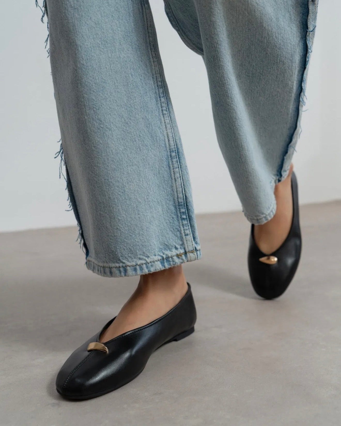 Balerina Minimaliste me Detaj Metalik – Classic Black