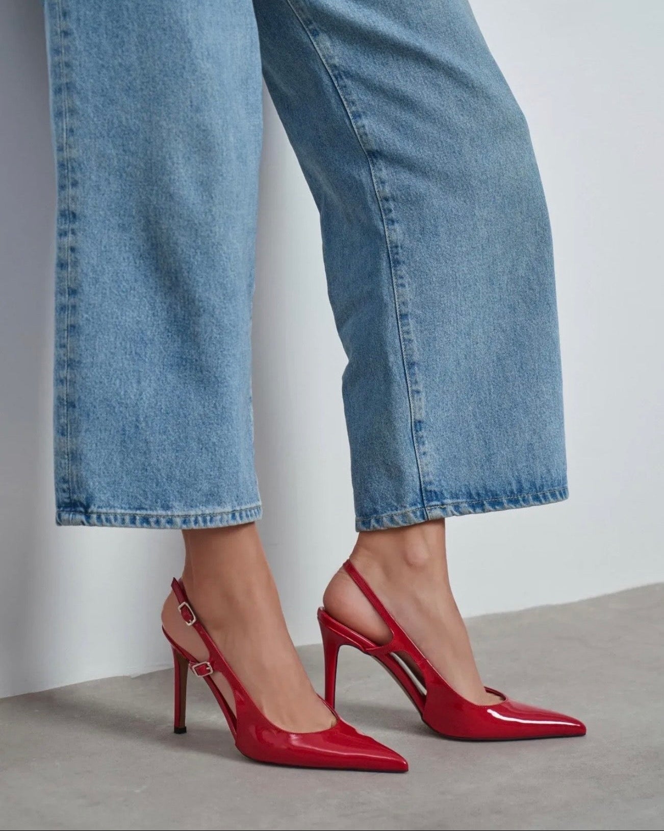 Këpucë Elegante Slingback me Takë të Lartë në Ngjyrë të Kuqe