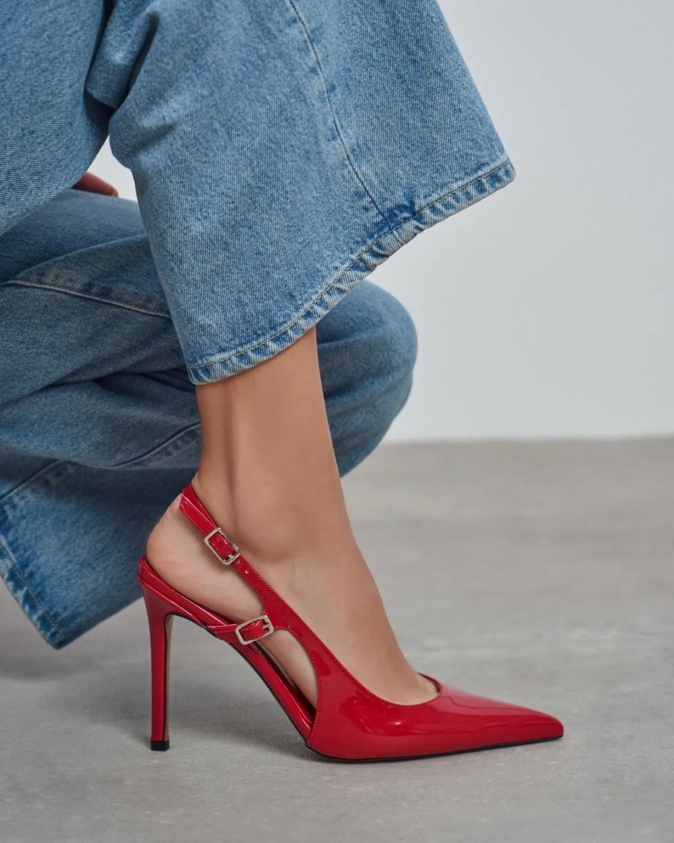 Këpucë Elegante Slingback me Takë të Lartë në Ngjyrë të Kuqe