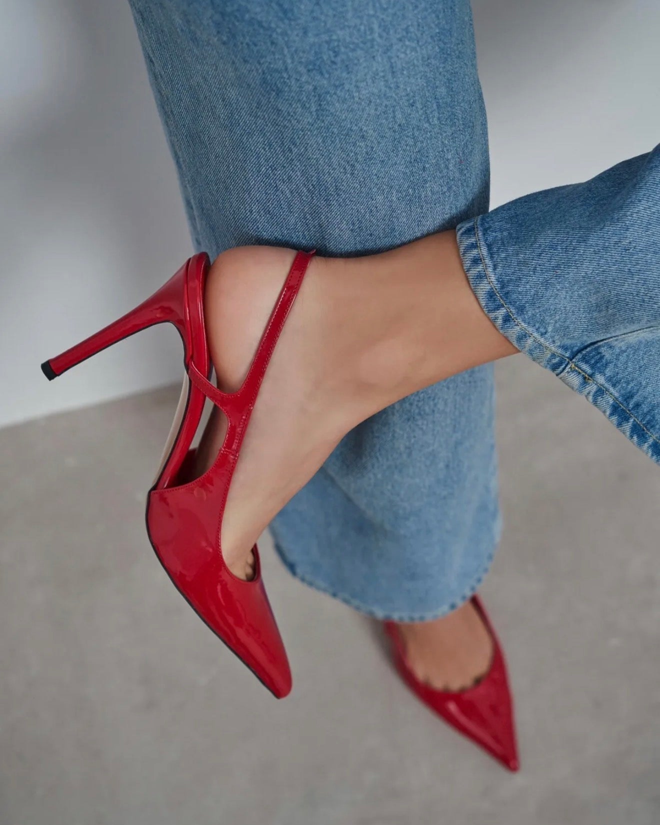 Këpucë Elegante Slingback me Takë të Lartë në Ngjyrë të Kuqe