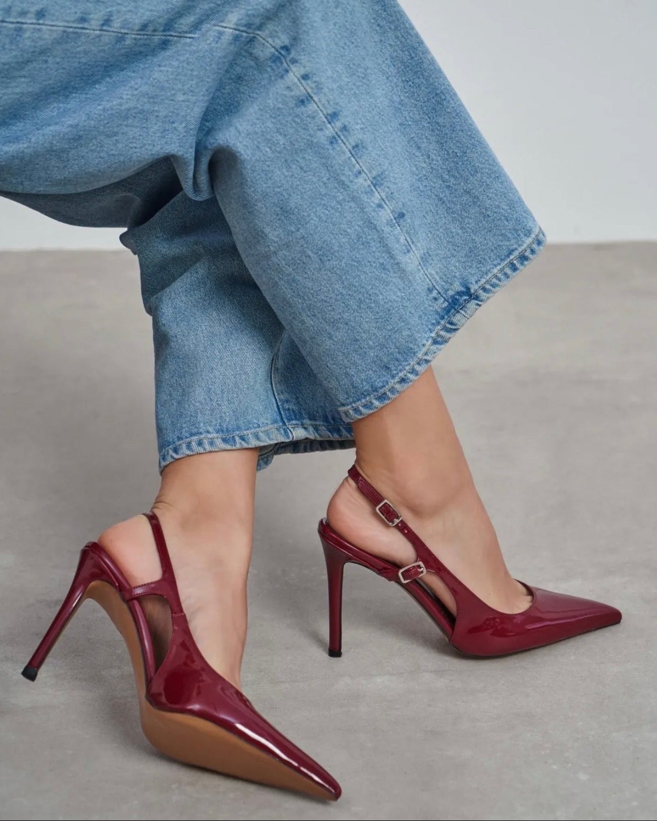 Këpucë Slingback me Takë të Lartë në Ngjyrë Bordo