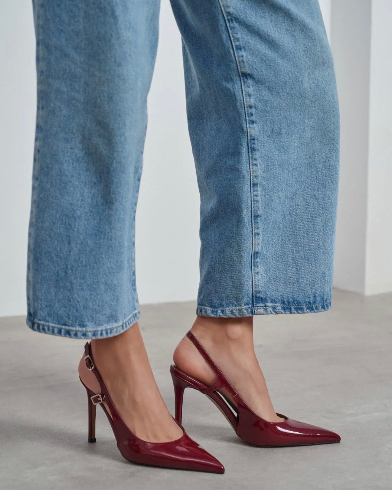 Këpucë Slingback me Takë të Lartë në Ngjyrë Bordo