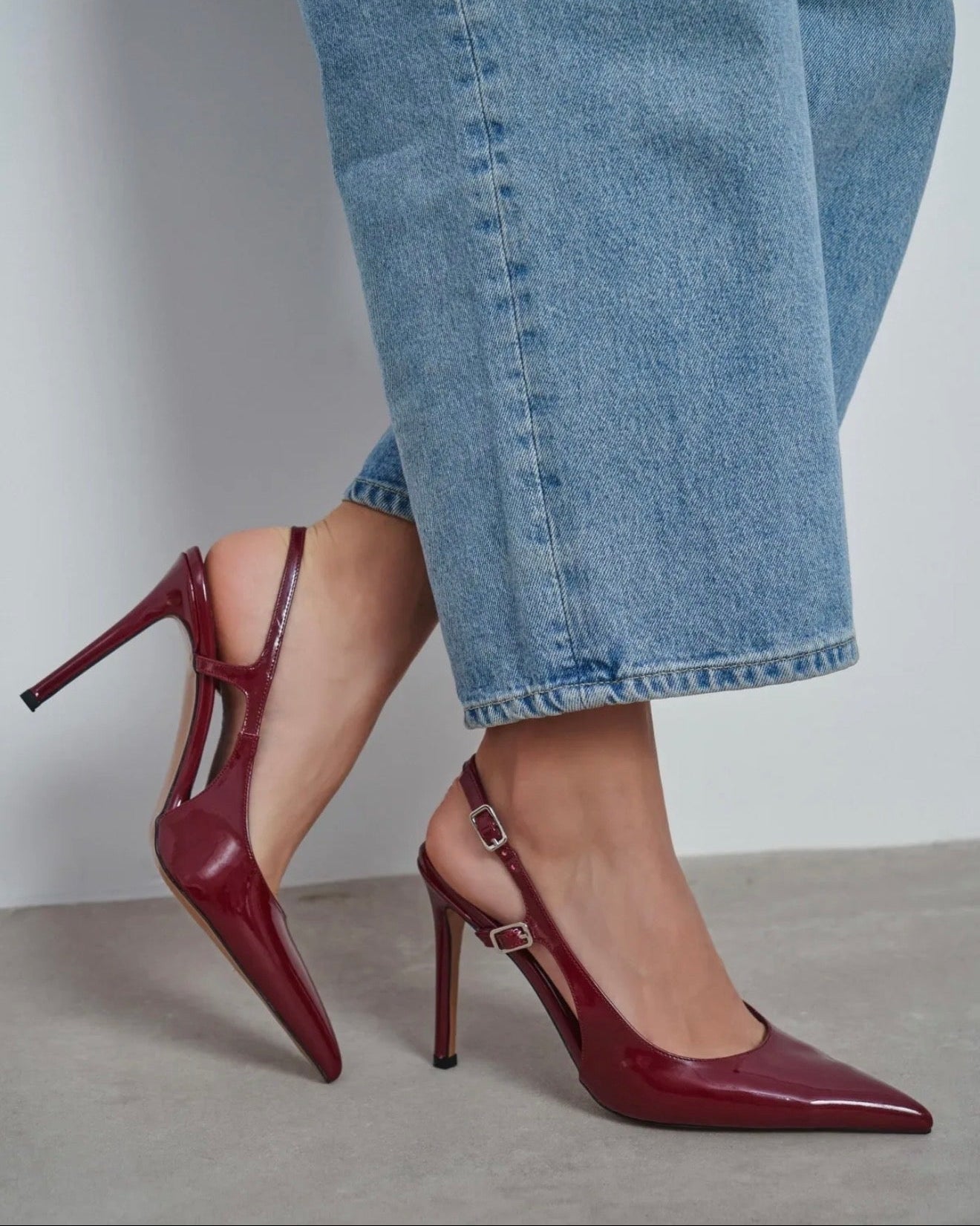 Këpucë Slingback me Takë të Lartë në Ngjyrë Bordo