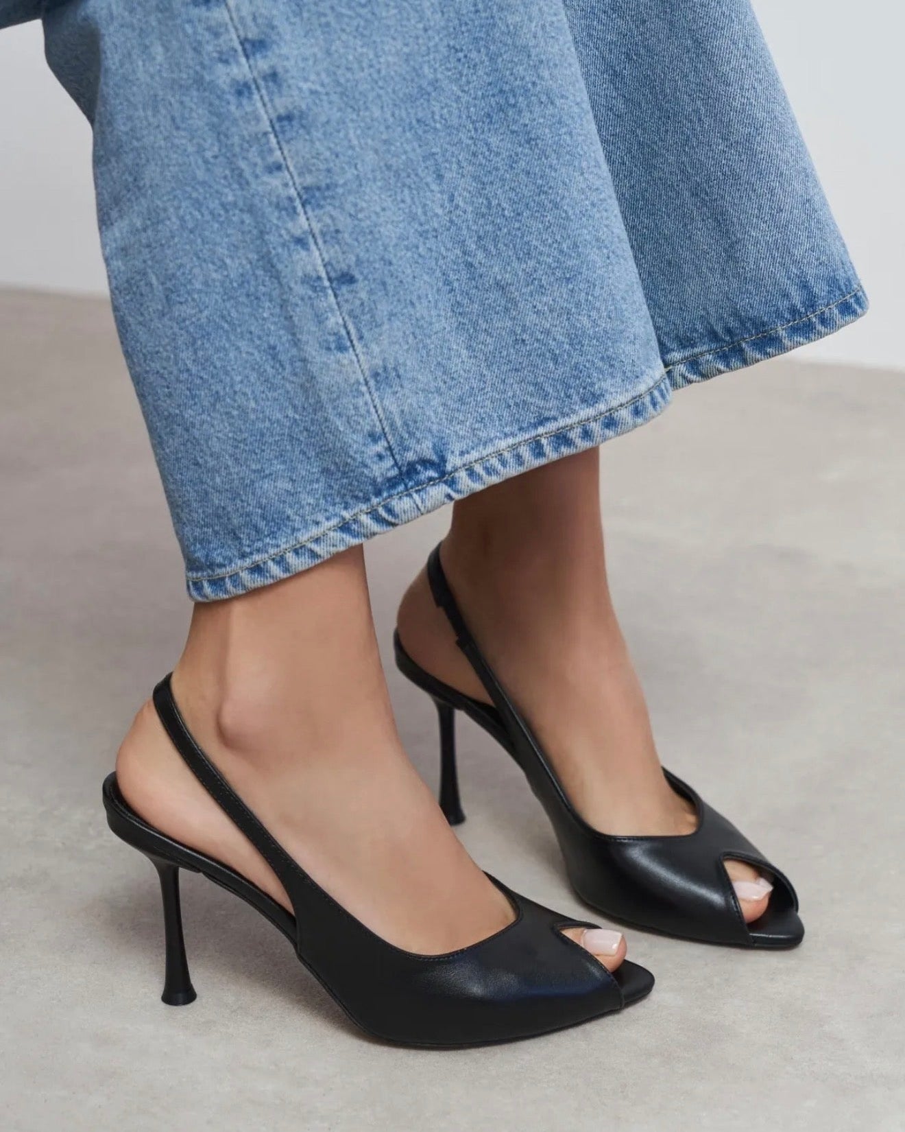 Sandale Slingback të Zeza me Takë Elegante