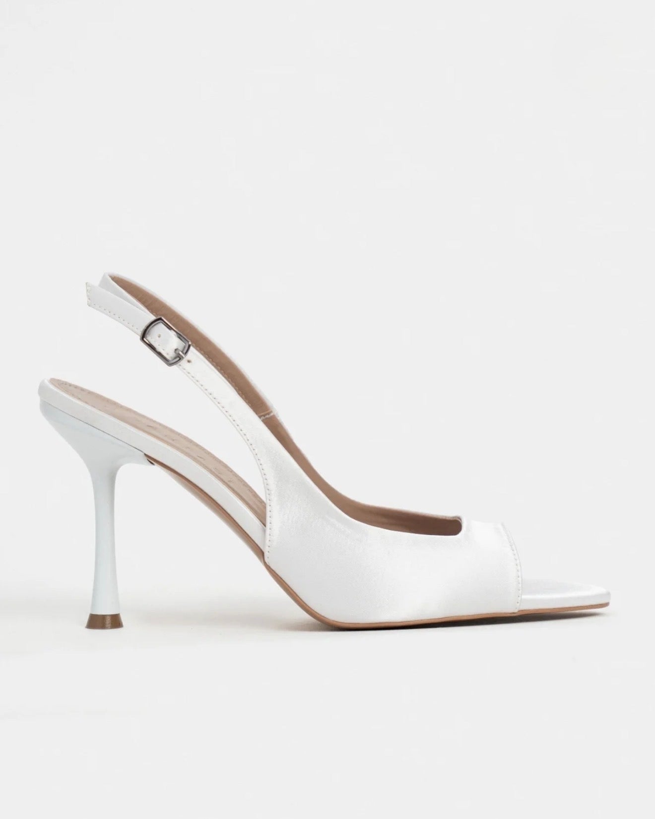 Sandale Satin me Takë Elegante në Ngjyrë të Bardhë