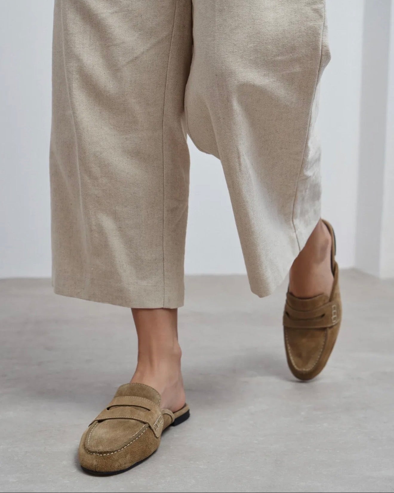 Mules Suede Beige – Elegancë e Përditshme