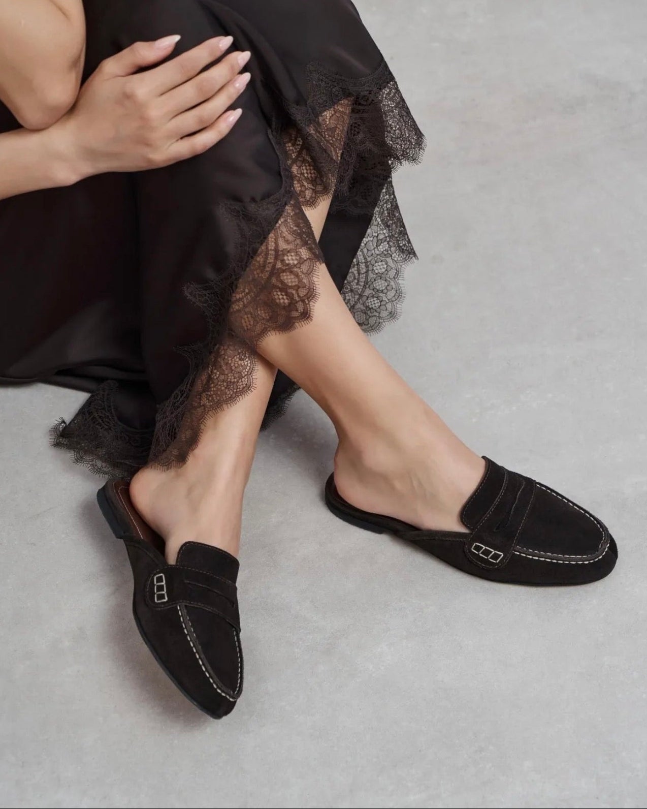 Mules Suede Kafe – Klasike & Praktike